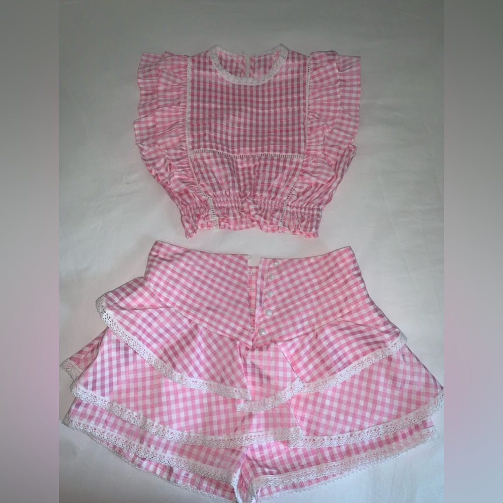 JESSICA BARA LILLIA GINGHAM RUFFLE TOP AND SHORTS TWO PIECE SET
Size Small